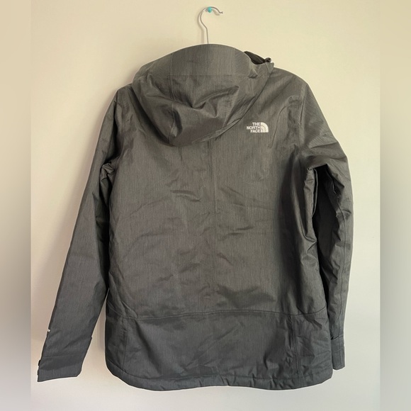 Women’s Medium The North Face Ski Jacket - Picture 2 of 3